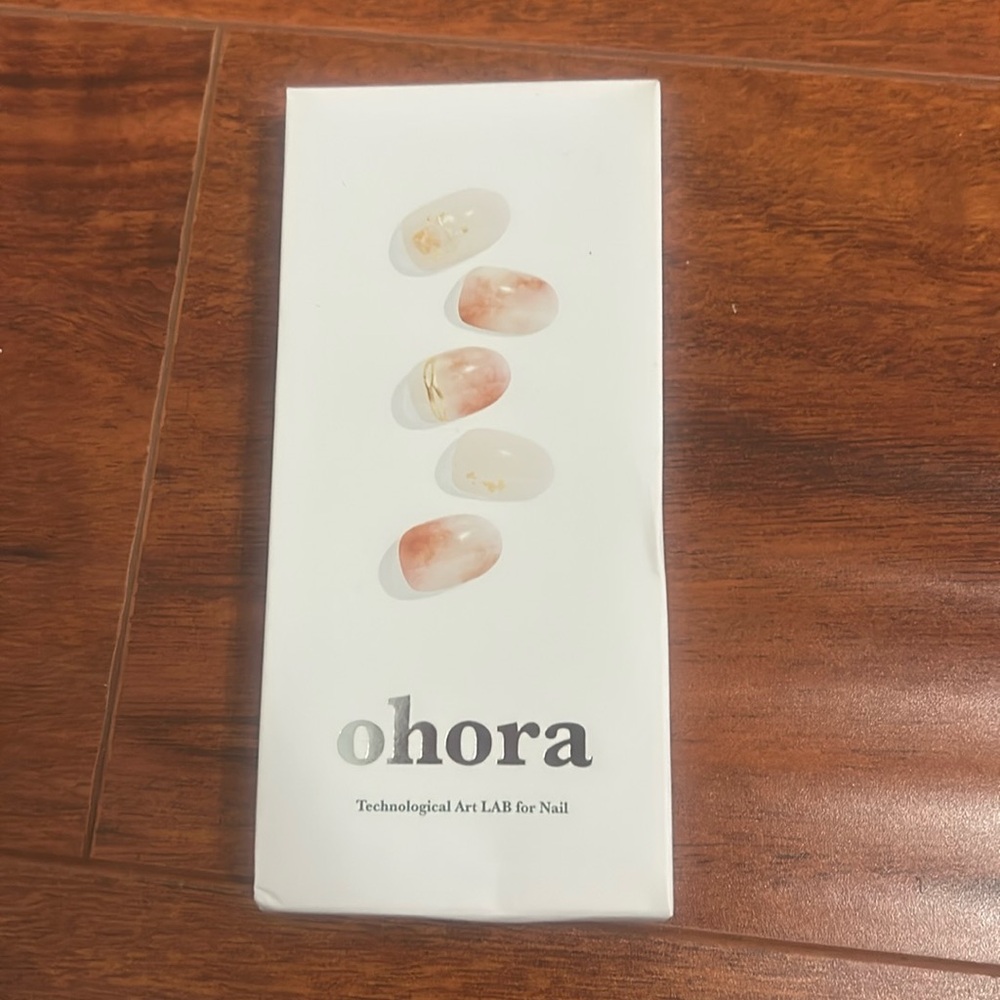 Ohora “Iris” semi-cured gel nail strips